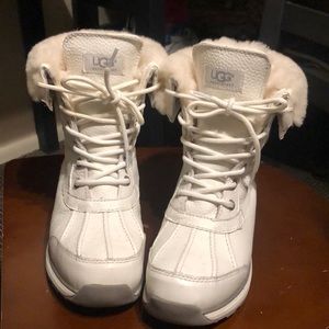 UGG Women's White Winter Lace-Up Fur-Trim Waterproof Boots